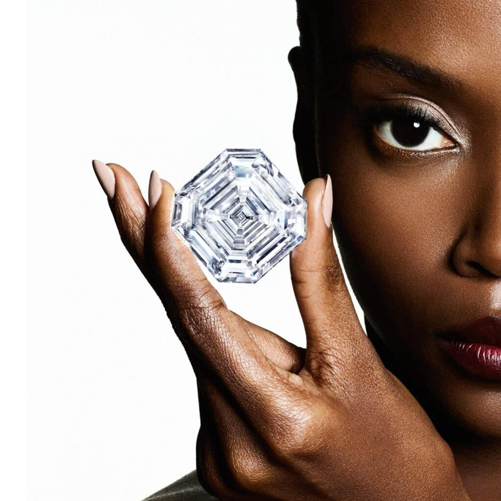 Raw Gold & Diamond Co. provides gold to buyer.